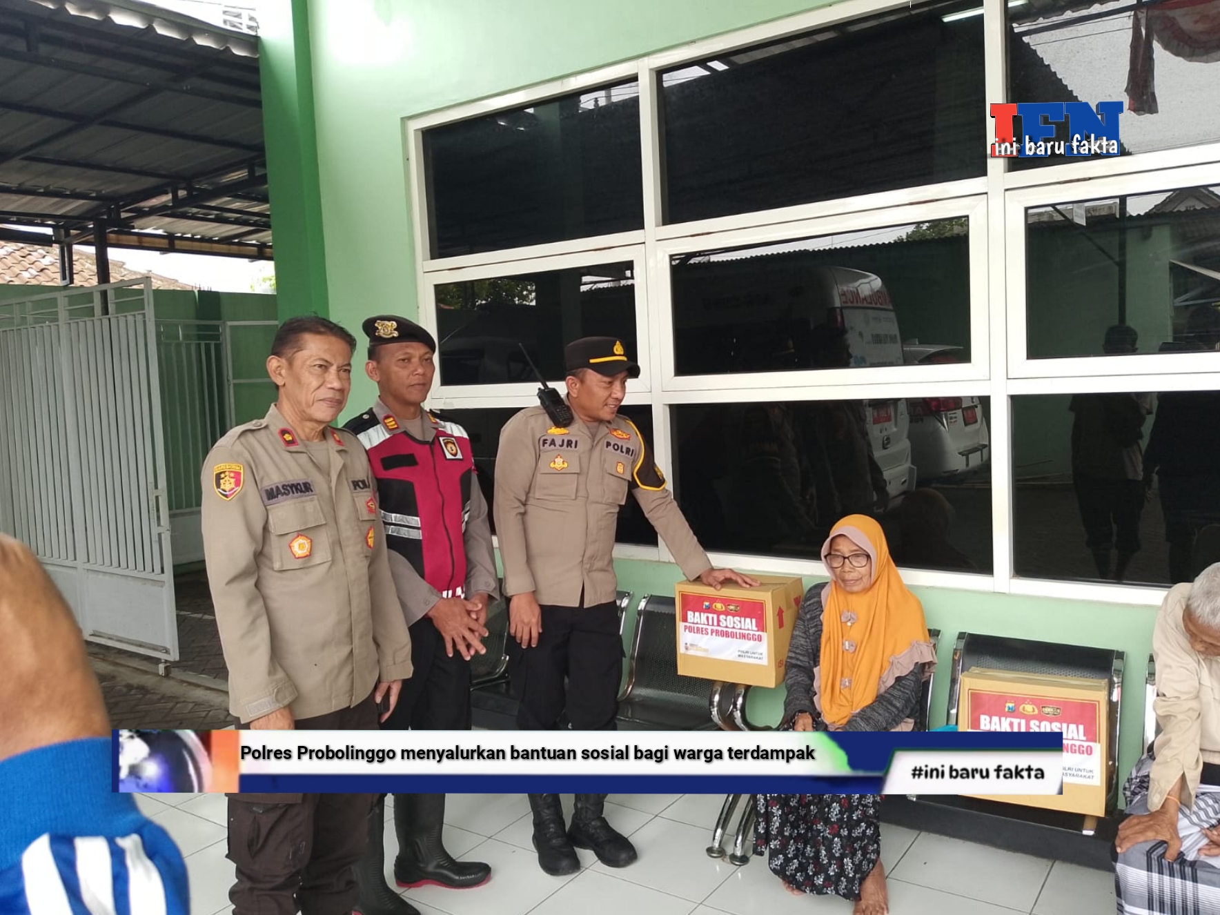 Polres Probolinggo Salurkan Bansos Kepada Warga Terdampak Banjir.